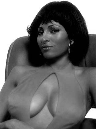 pamgrier5.jpg