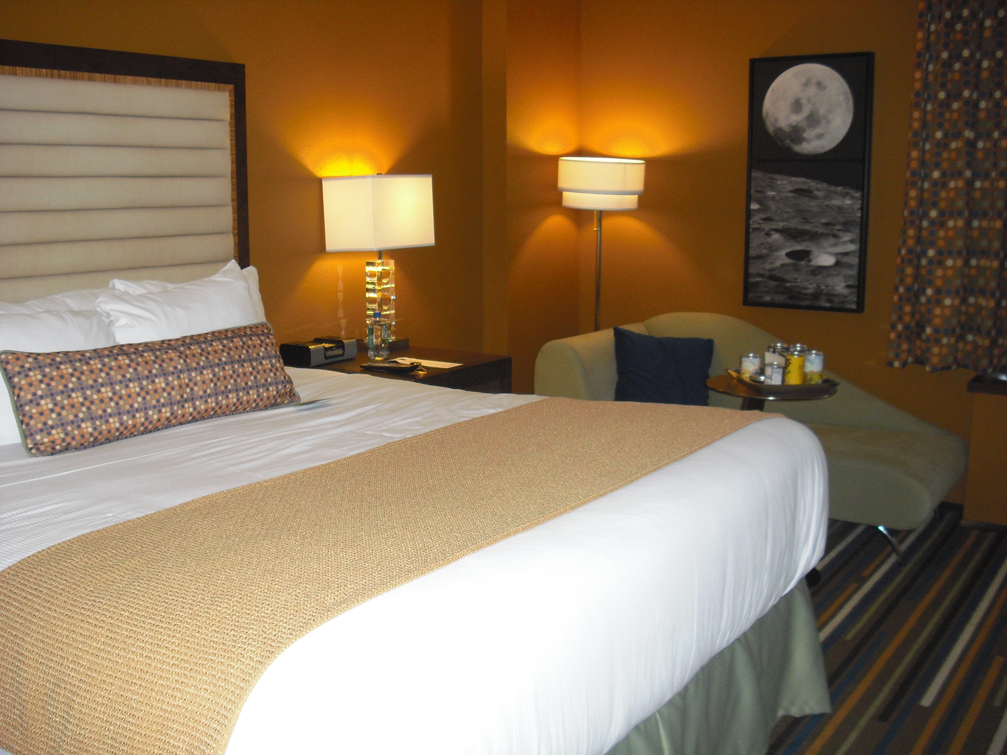 Summer Stayaway: The Moonrise Hotel In St. Louis’s The Loop