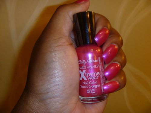 Cube Review: Sally Hansen Hard as Nails Xtreme Wear in Pink Boa