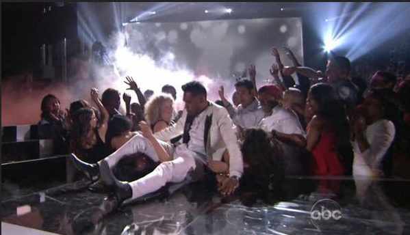 Miguel falls on girl during 2013 Billboard Music Awards