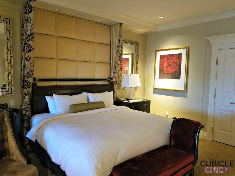 the-palazzo-luxury-suite-king-bed