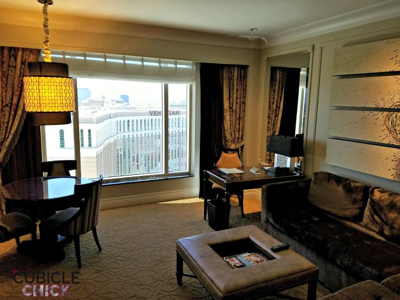 the-palazzo-luxury-suite-living-room