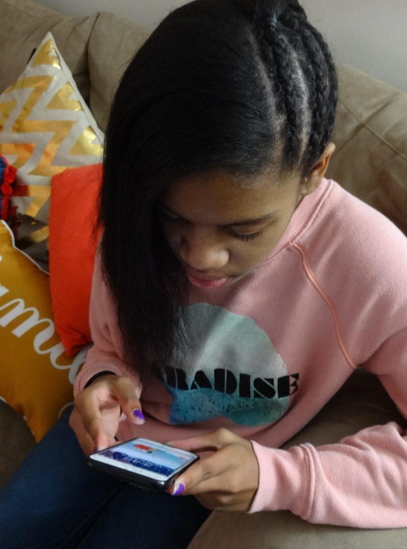 How I Limit My Tween’s Digital Usage to Help #FightScreenAddiction (Sponsored)