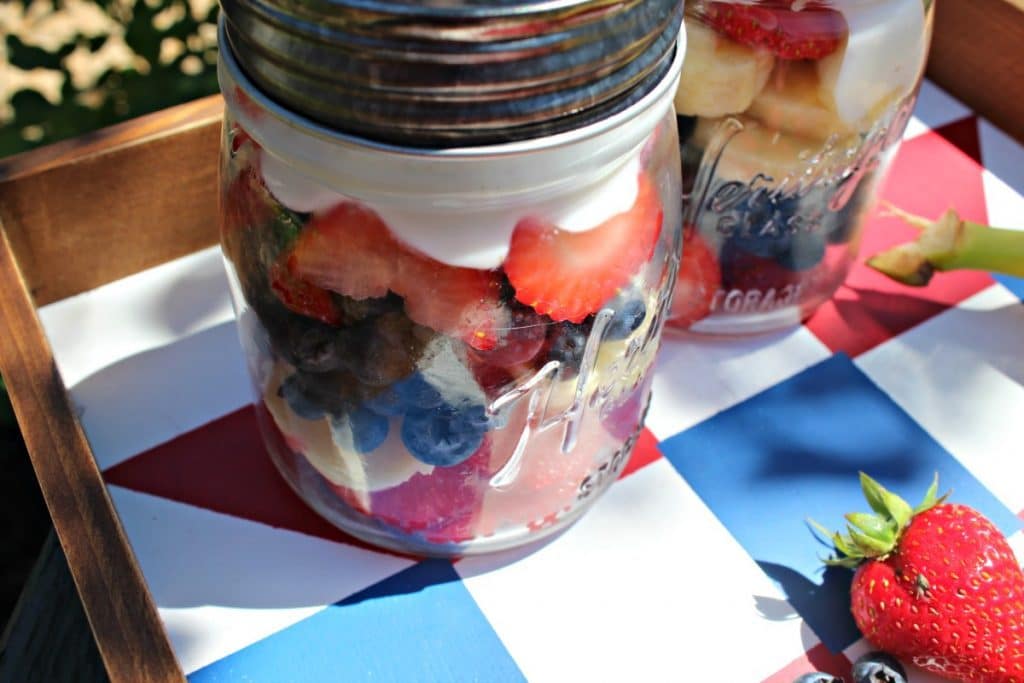 Help make yout holiday even more festive with my healthy Red White and Blue Mason Jars that are easy to create and make portable yumminess.