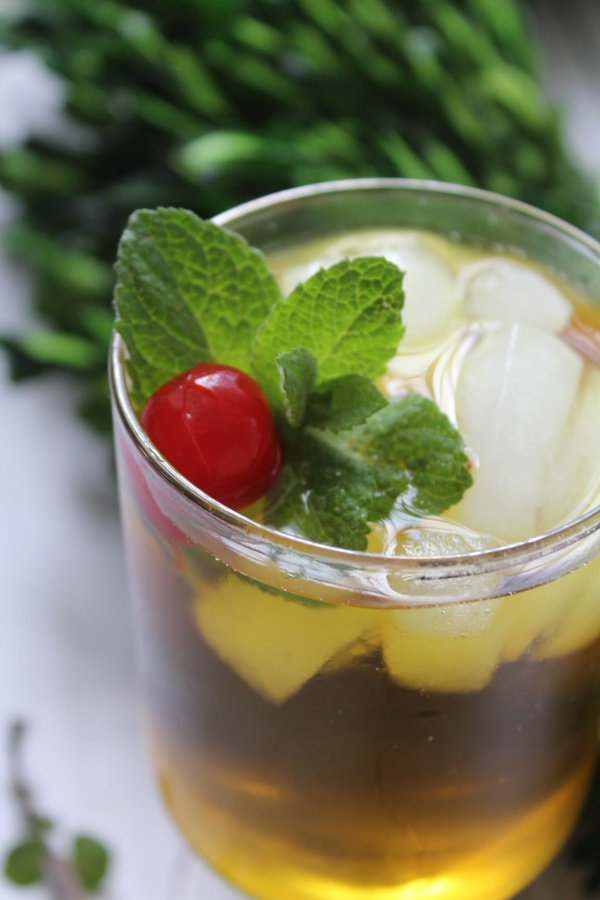 Sweet Southern Mint Julep Cocktail Recipe The Cubicle Chick