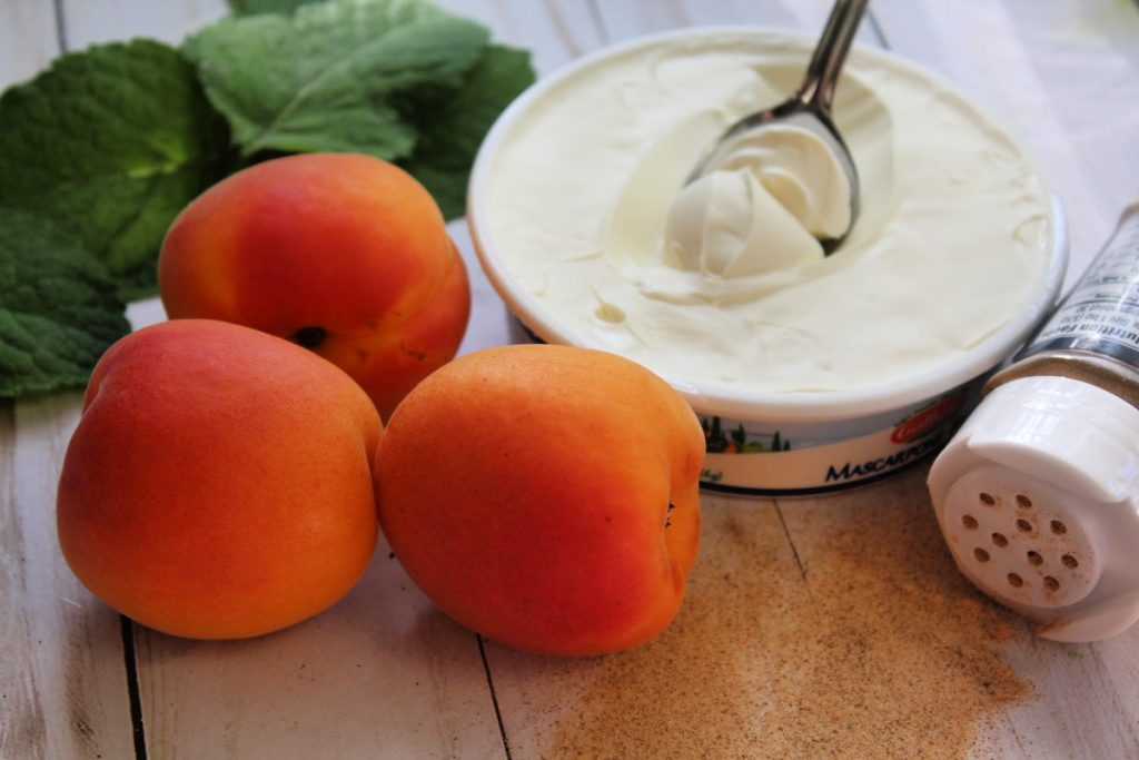 Create a yummy and delicious treat that your whole family will love with this recipe for Easy Baked Apricots with Mascarpone Cheese.