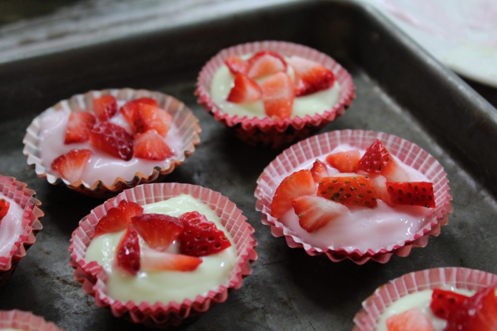 Create a fun and refreshing treat for you and your whole family with these Healthy Frozen Yogurt Tarts recipe that's easy to make.