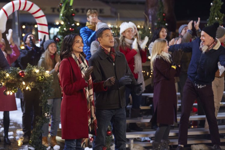 Oh yeah! The most wonderful time of the year has arrived! It's time to get excited about Hallmark's Countdown to Christmas.