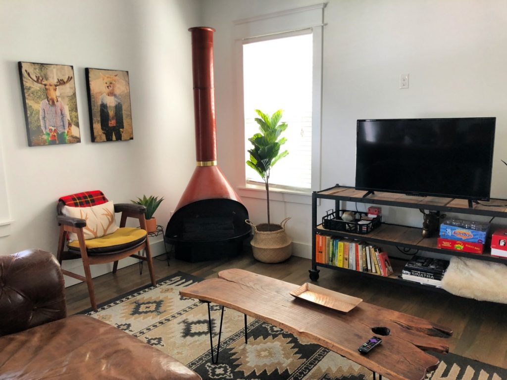 It's important to select the right AirBNB when traveling, so as a frequent AirBNB guest, I am sharing my tried and true tips.