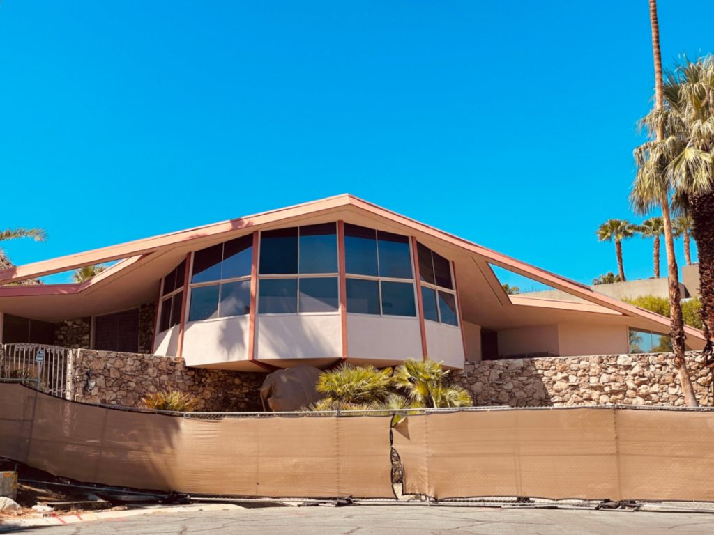 During a quick 24 jaunt, I managed to stalk seven iconic celebrity homes Palm Springs style. Take a look at the homes I found.