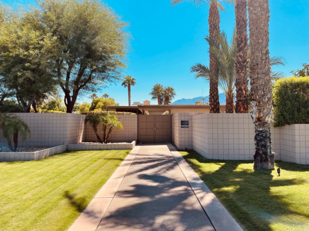 During a quick 24 jaunt, I managed to stalk seven iconic celebrity homes Palm Springs style. Take a look at the homes I found.