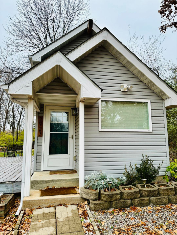 I got the opportunity to stay in a tiny house in the St. Louis area for a weekend staycation. I love it here!
