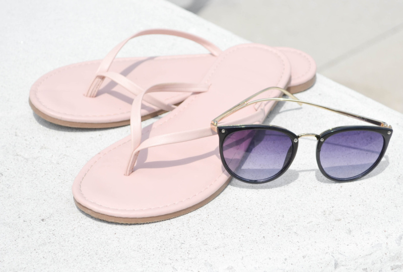 Corporate girlies traveling need bathing suit options too. I'm sharing swimwear for business trips to help you pack.