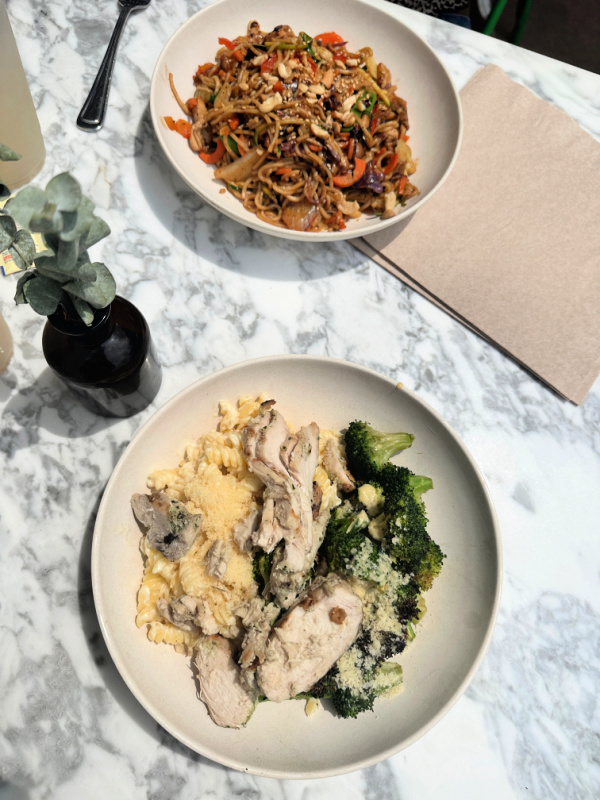 Flower Child in Frontenac St. Louis recently opened, and I decided to take it for a spin for lunch and see what the buzz is all about.