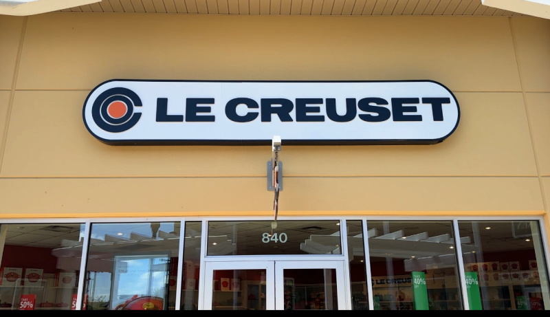 Did you know there was a Le Creuset Outlet Store in St. Louis? Come with me and take a virtual tour to see for yourself!