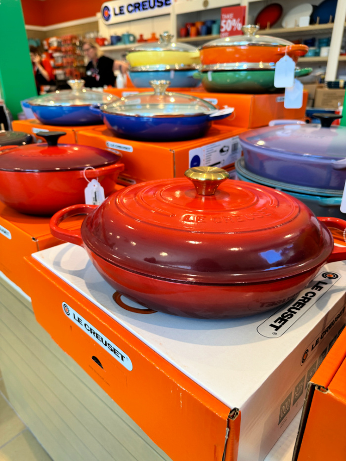 Did you know there was a Le Creuset Outlet Store in St. Louis? Come with me and take a virtual tour to see for yourself!