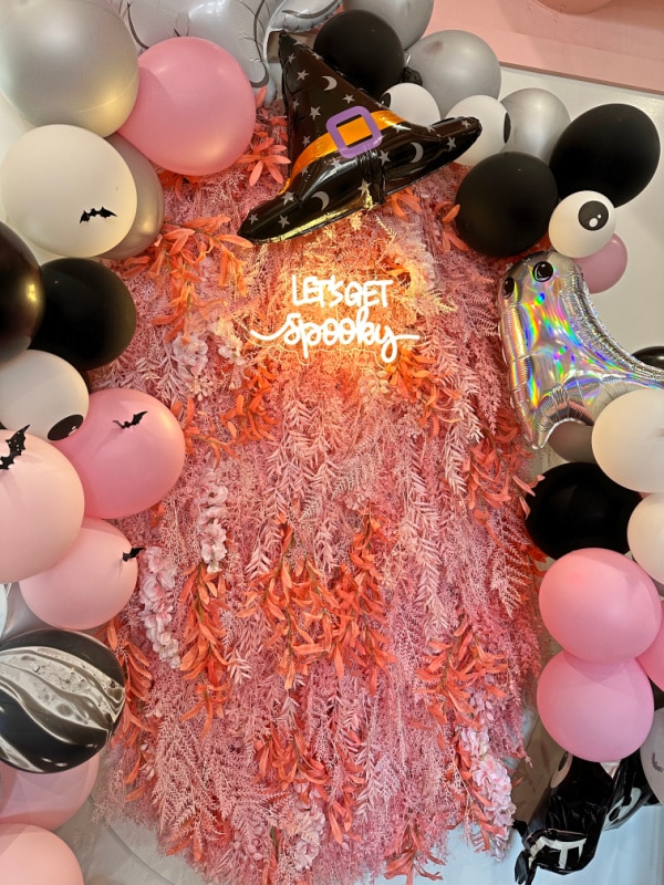 I chose a random Thursday mid-morning to visit The Pink Willow Cafe in Cottleville. With it's PINK decor and vibe, I was in for a treat!